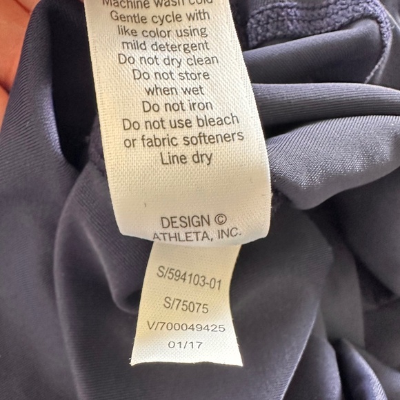 Athleta Swim Long Sleeve Cropped Rash Guard with Wrap Front- Navy XXS - Picture 12 of 12